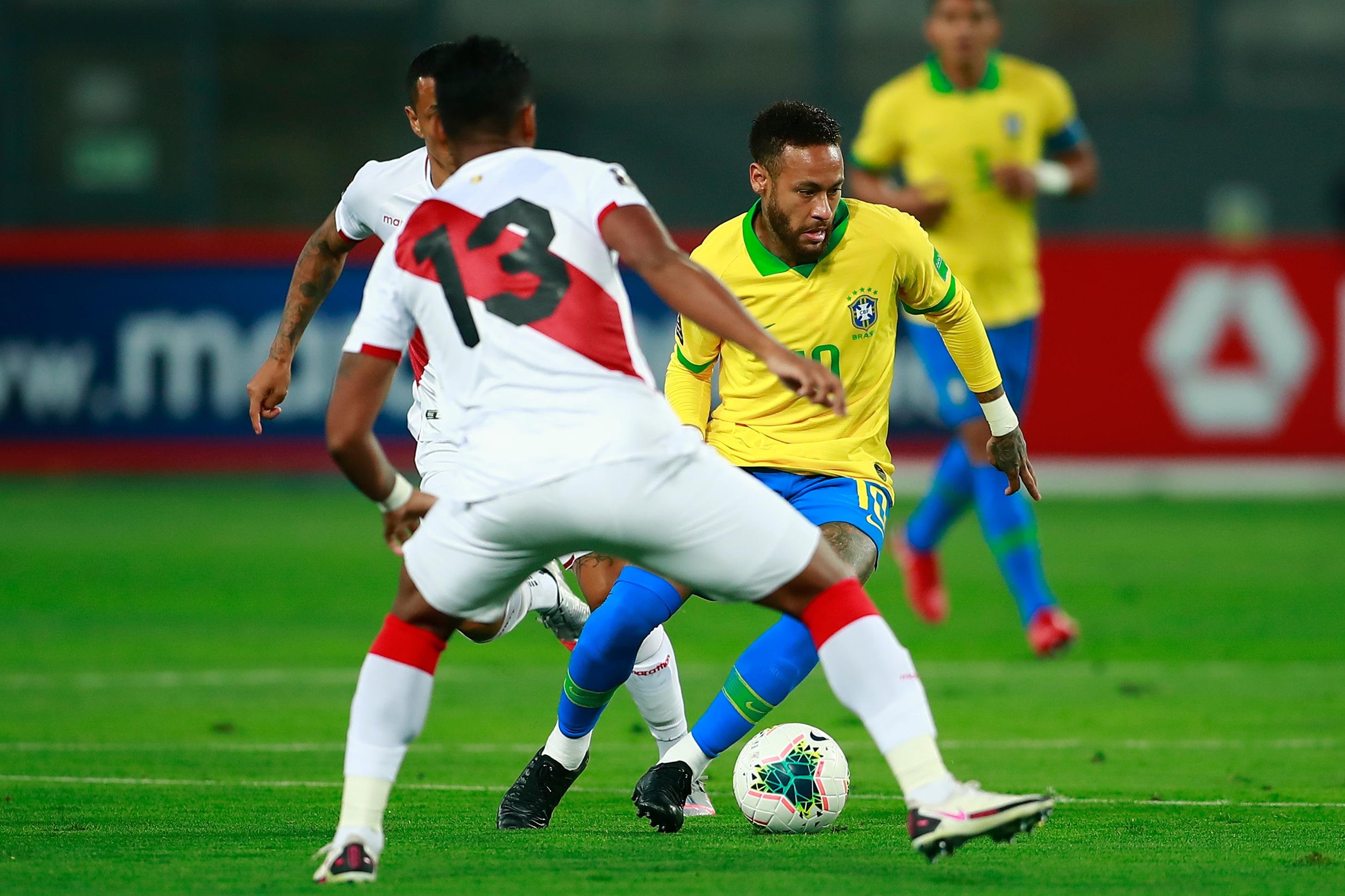 Brasil enfrenta o Peru, em Lima
