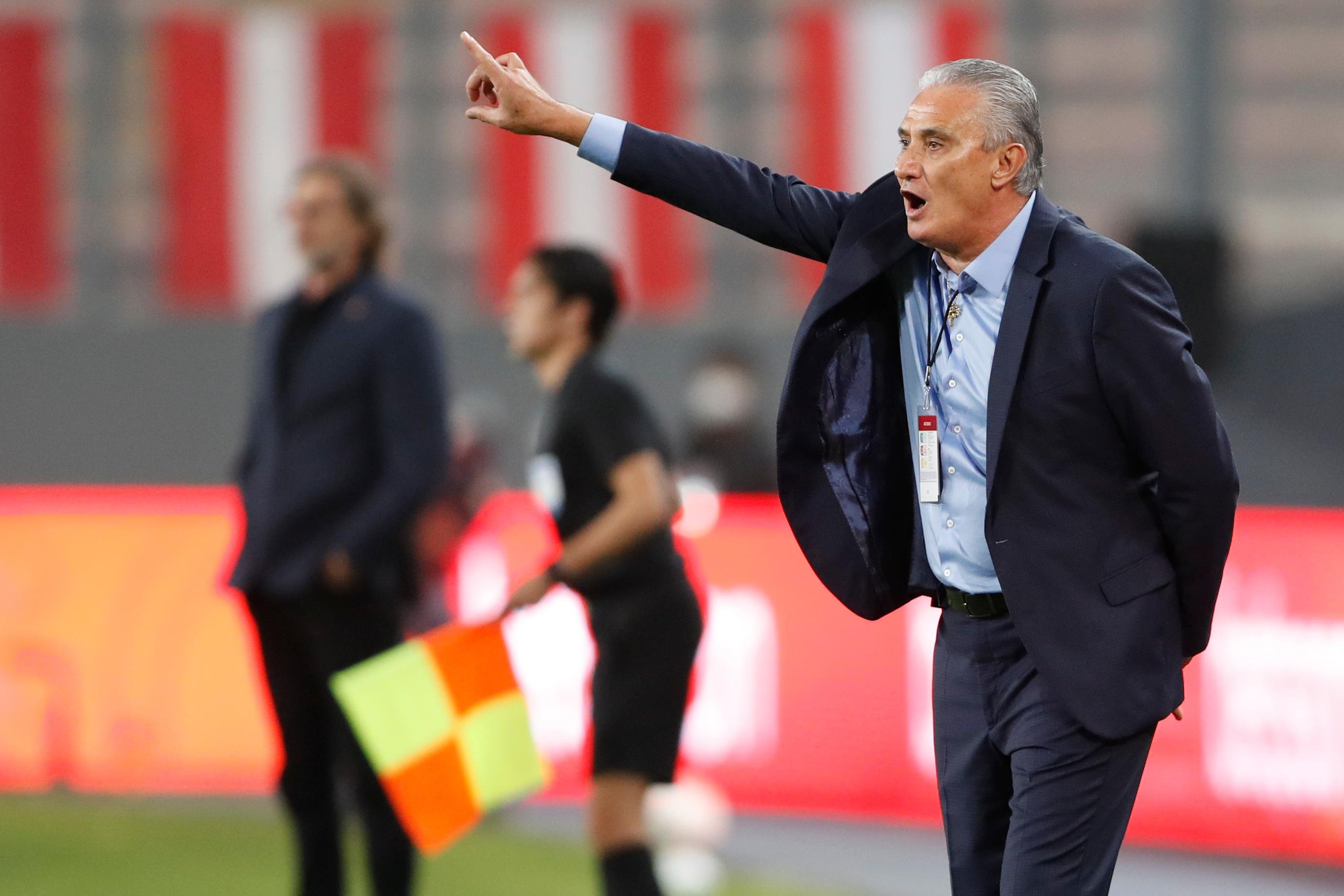 Sele&ccedil;&atilde;o virou o jogo fora de casa e venceu o Peru pelo placar de 4 a 2