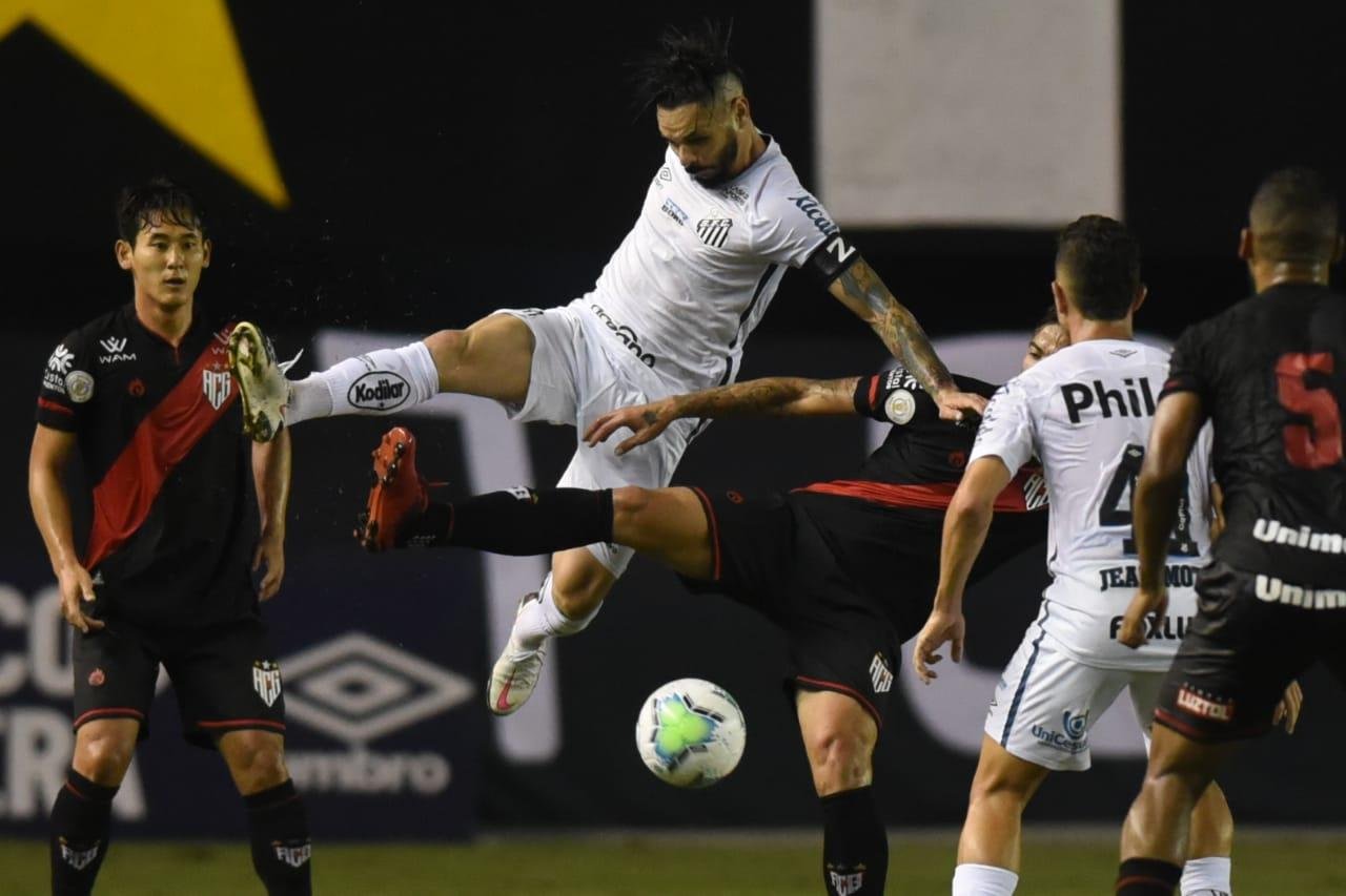 Foi a primeira vit&oacute;ria do Atl&eacute;tico-GO na Vila Belmiro