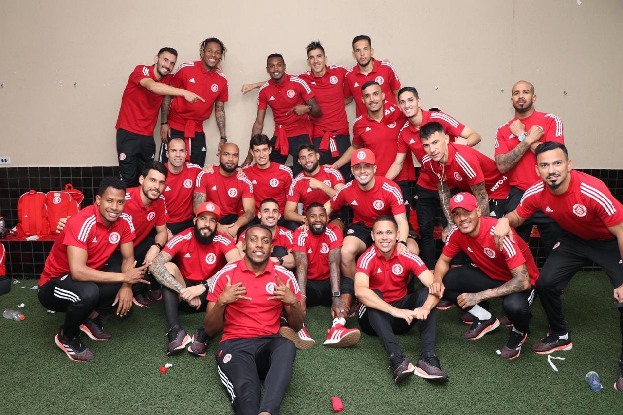 Logo ap&oacute;s o jogo que marcou o retorno, o grupo do Inter fez uma homenagem a Rodrigo Dourado