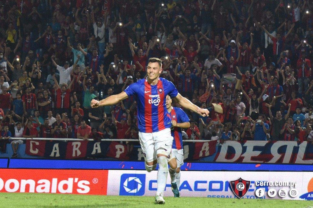 O argentino Diego Churin, do Cerro Prote&ntilde;o, do Paraguai, &eacute; centroavante pretendido pelo Gr&ecirc;mio