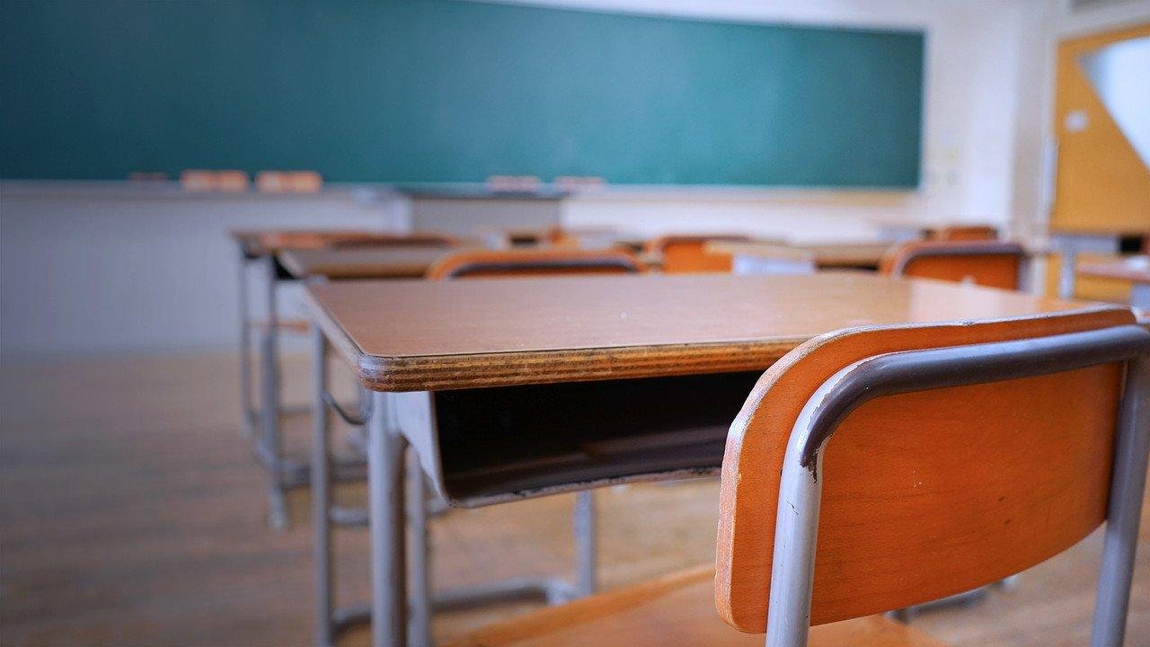 Professores, diretores de escolas estaduais, pais e alunos votaram pelo n&atilde;o retorno presencial das escolas p&uacute;blicas do munic&iacute;pio