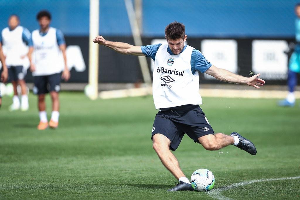 Kannemann ficou fora da partida contra o Botafogo, mas treinou nos &uacute;ltimos dois dias e est&aacute; &agrave; disposi&ccedil;&atilde;o de Renato Portaluppi
