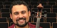 Tácio Vieira toca violoncelo hoje em live da Casa da Música Poa