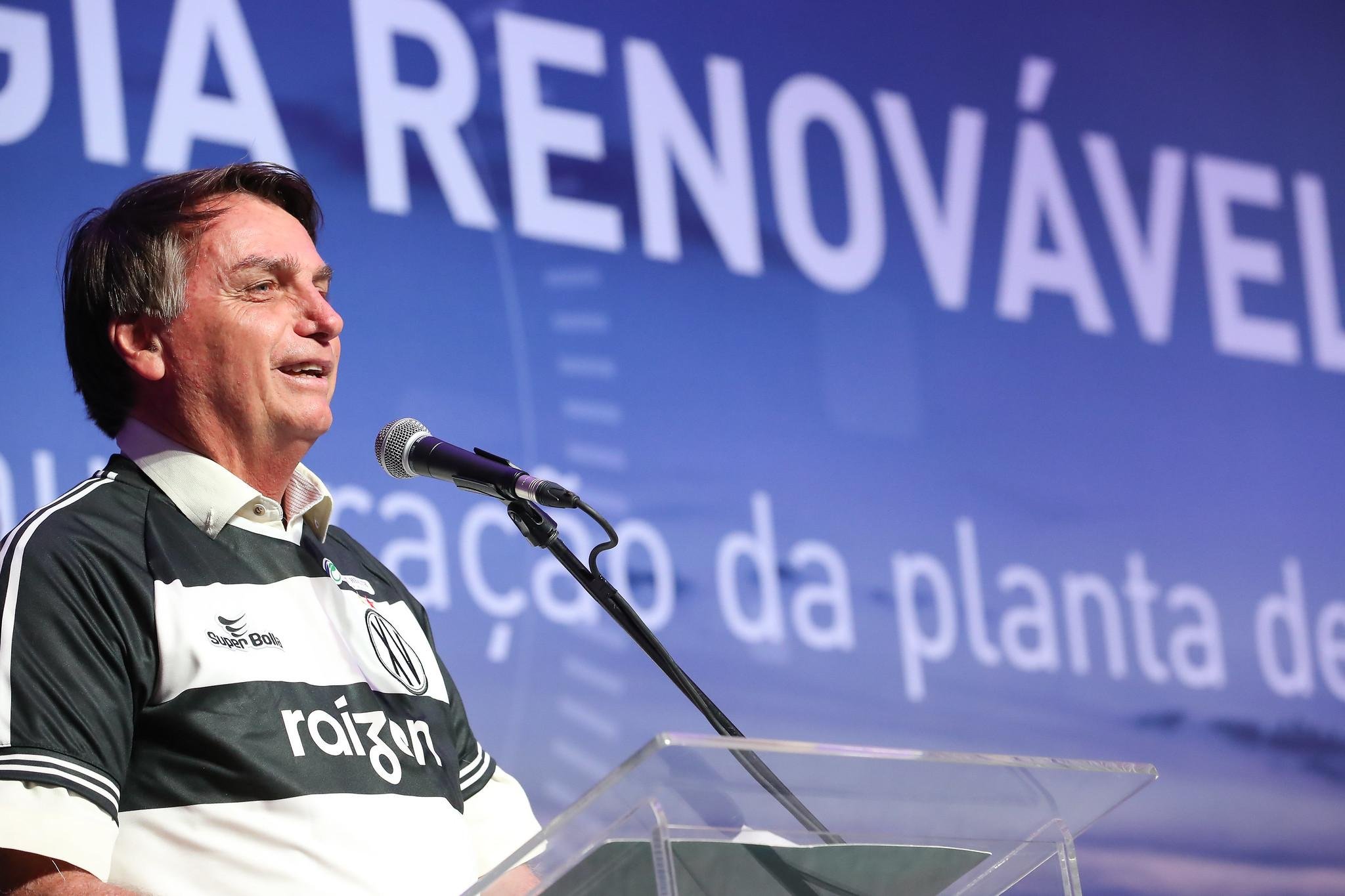 "Nosso Minist&eacute;rio do Meio Ambiente n&atilde;o atrapalha a vida de voc&ecirc;s", disse Bolsonaro