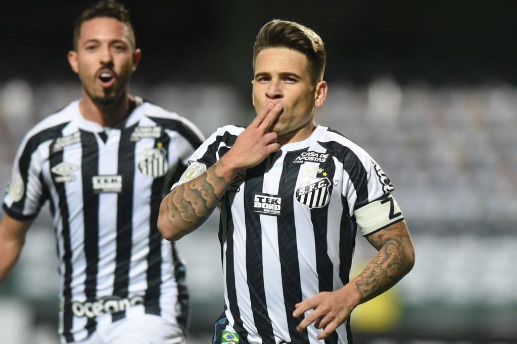 Santos derrotou o Coritiba por 2 a 1 neste s&aacute;bado