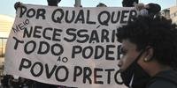 Caminhada Vidas Negras Importam, em protesto antirracista e antifascista em Porto Alegre.