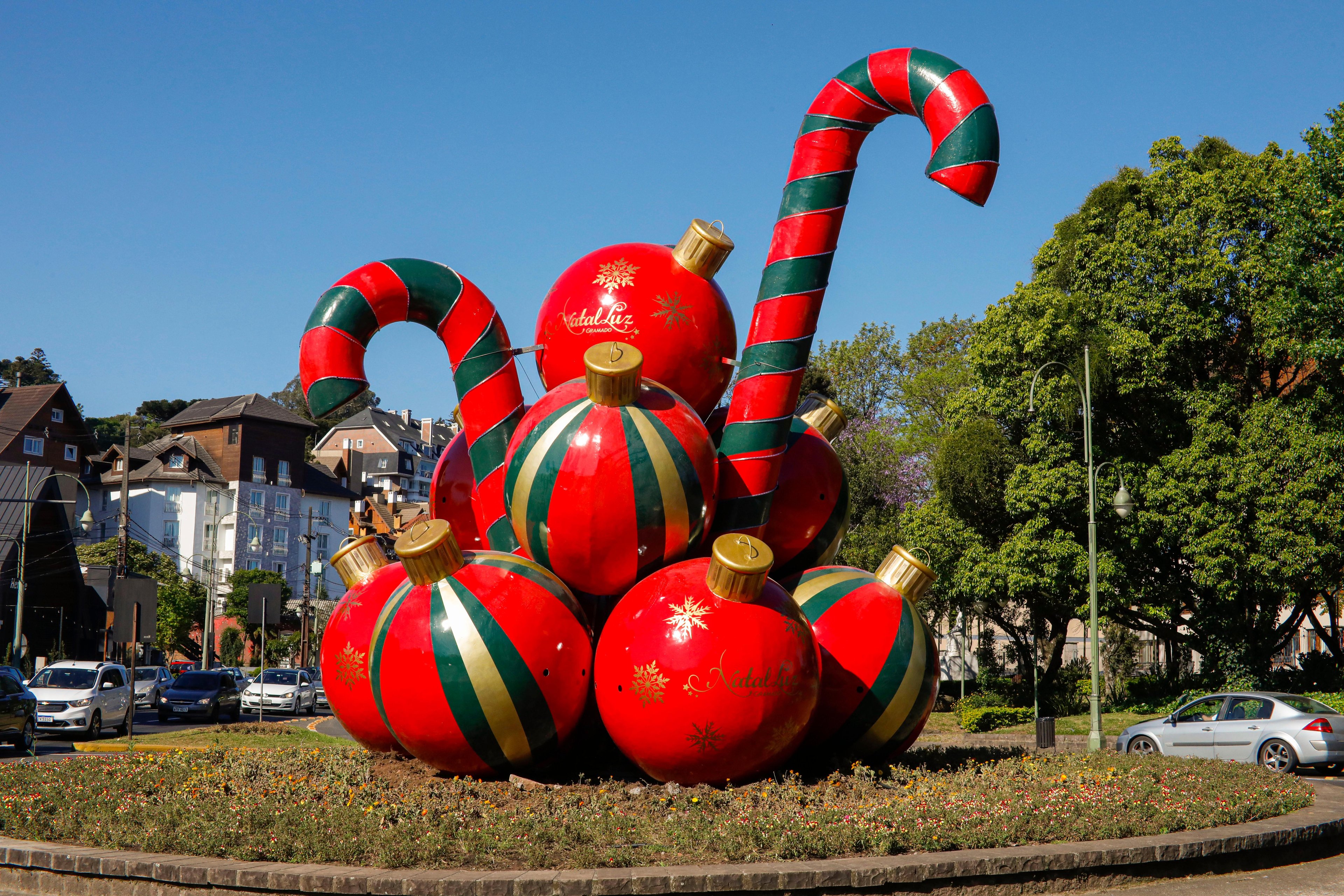 Guirlandas, bolas de Natal, muitas luzes, rotat&oacute;rias m&aacute;gicas e soldadinhos quebra-nozes s&atilde;o alguns dos elementos que d&atilde;o vida ao evento