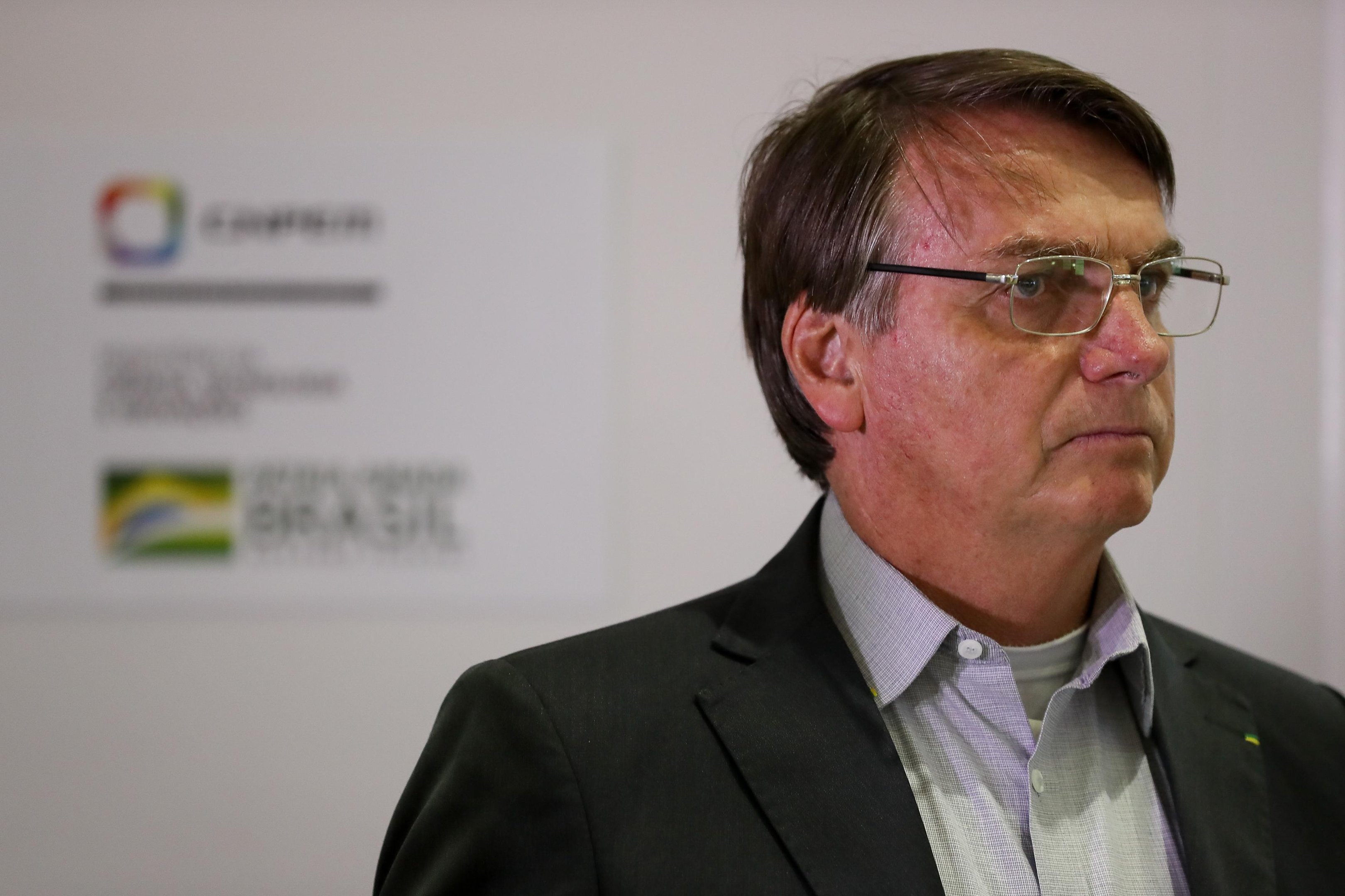 Presidente disse que existem outras vacinas mais confi&aacute;veis, mas que tamb&eacute;m dependem de comprova&ccedil;&atilde;o cient&iacute;fica