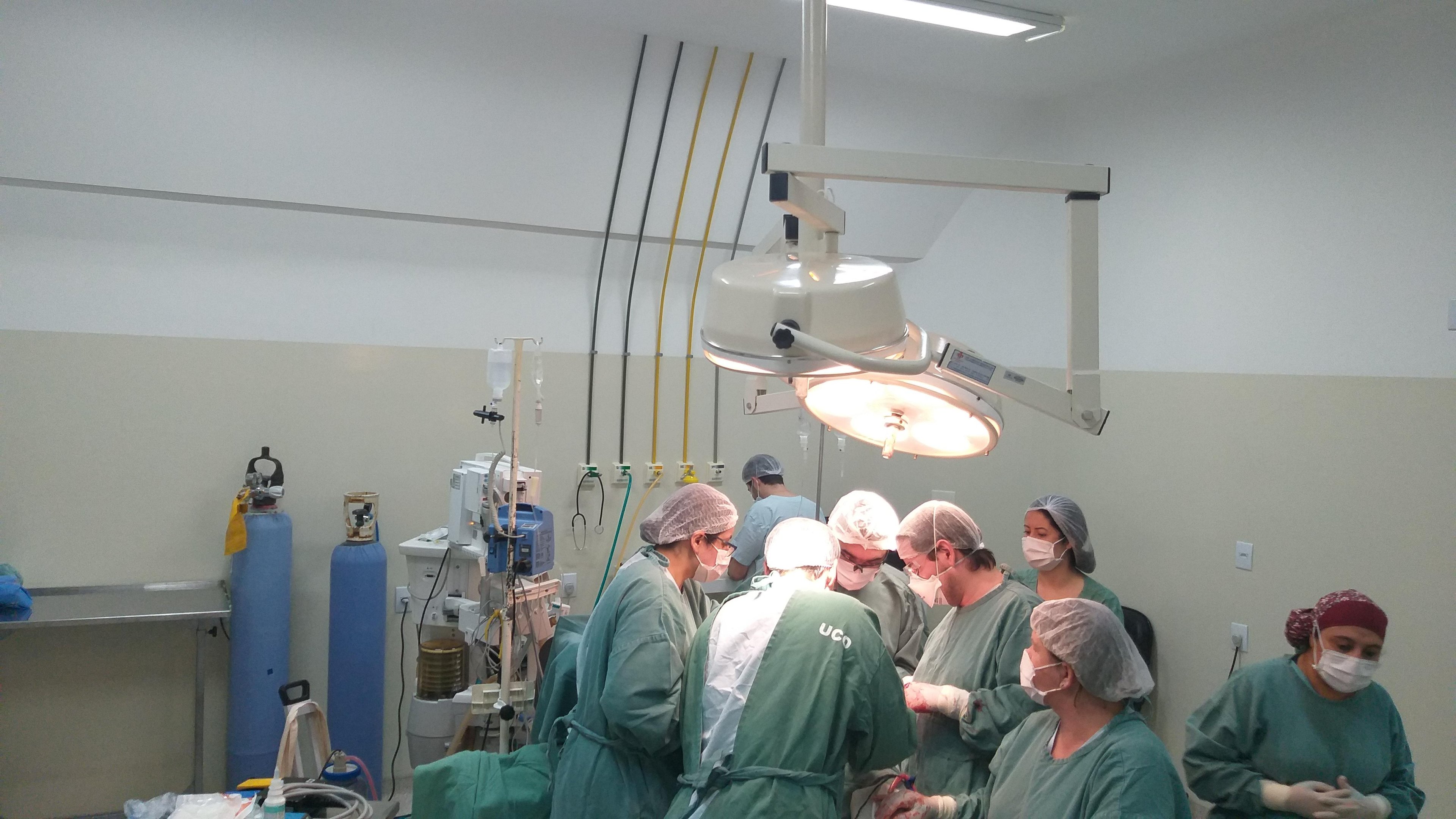 O procedimento cir&uacute;rgico de alta complexidade retirou um tumor renal metast&aacute;tico em um paciente de 46 anos