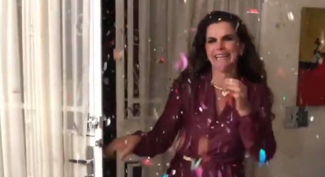 Ex-peoa foi recebida com festa por amigos e familiares