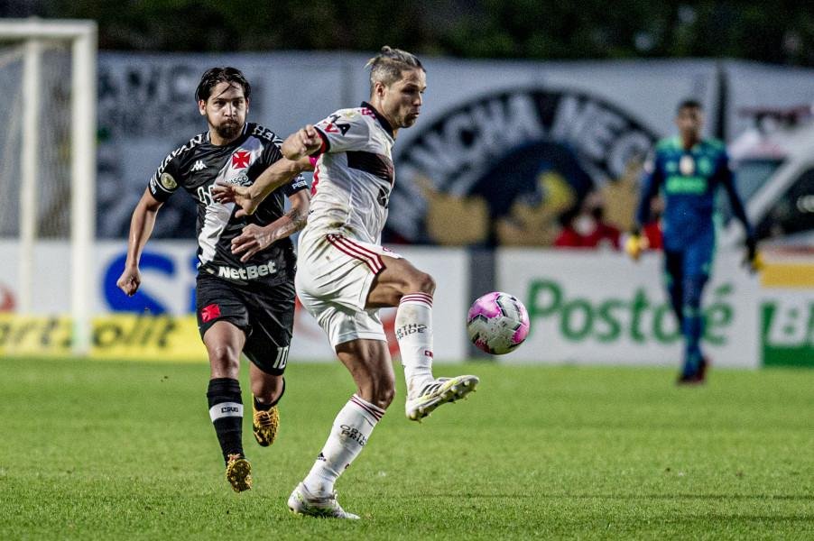 Diego Ribas sentiu dores de &uacute;ltima hora e foi vetado da partida contra o Inter