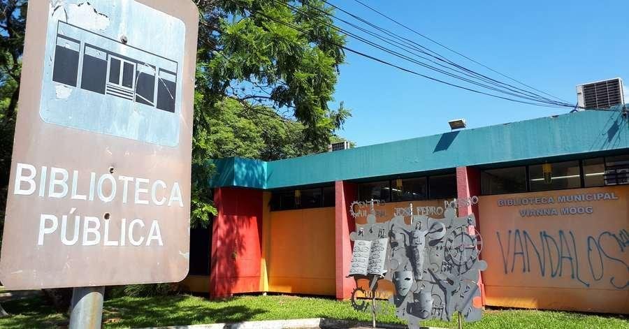 A biblioteca fica na rua Oswaldo Aranha, na Pra&ccedil;a 20 de Setembro
