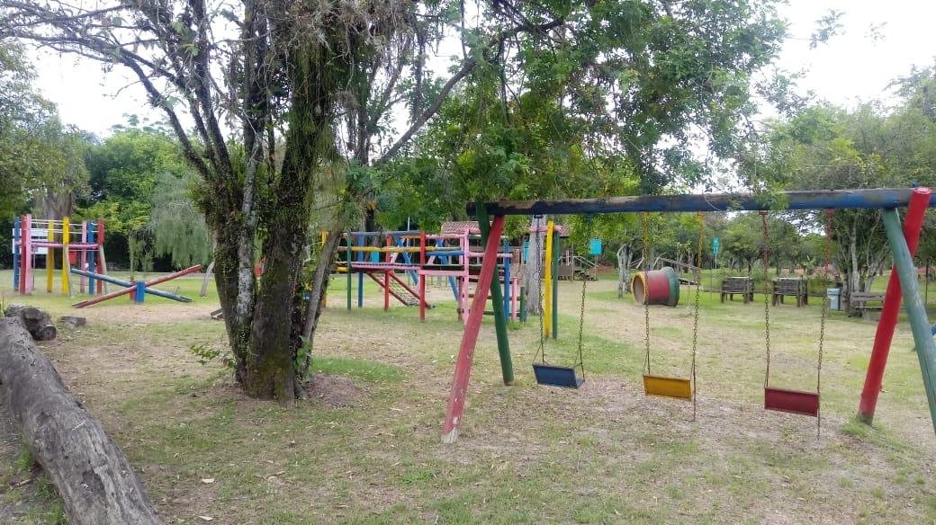 Foram instalados mais um playground e uma pra&ccedil;a de gin&aacute;stica
