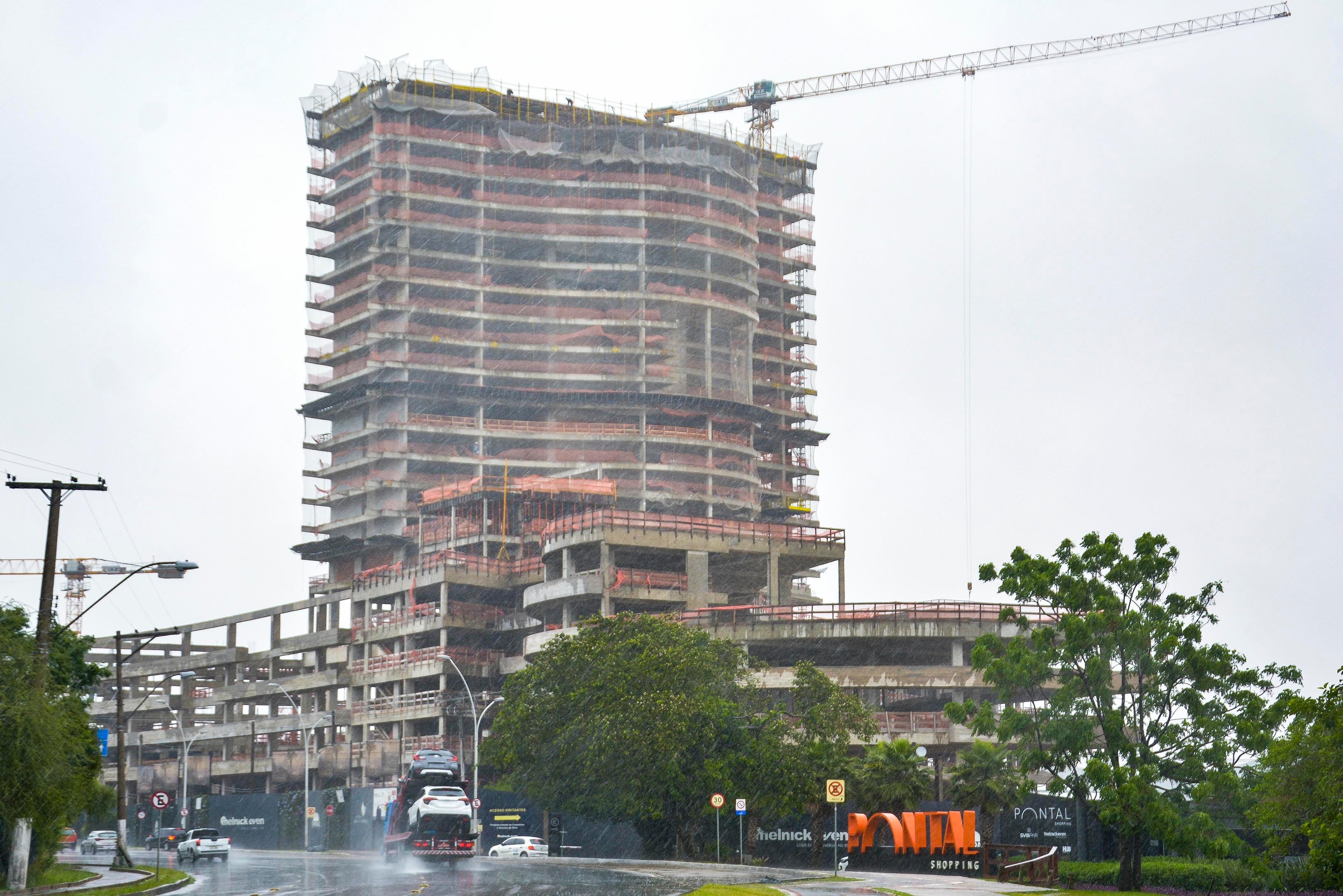 Porto Alegre tem 27 mil pessoas trabalhando em aproximadamente 192 canteiros de obras privadas