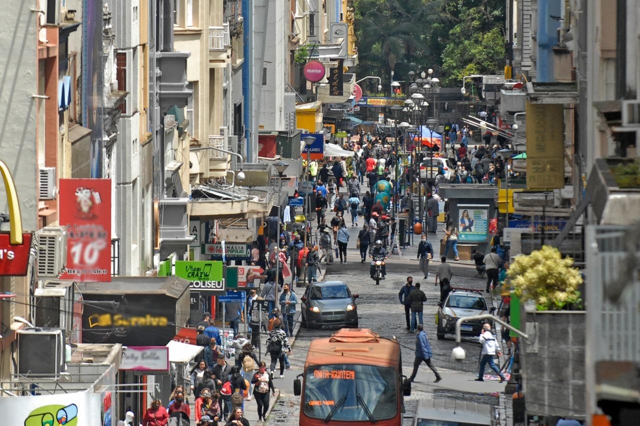 Expectativa dos comerciantes &eacute; que as promo&ccedil;&otilde;es aumentem as vendas nas lojas de Porto Alegre
