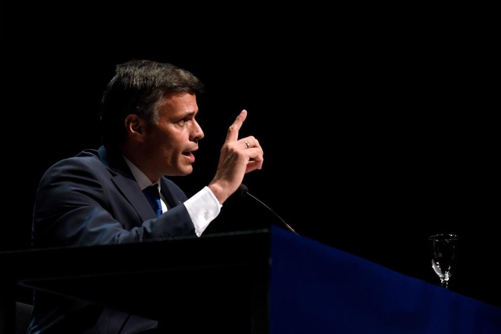 L&oacute;pez participou de ato p&uacute;blico em Madri