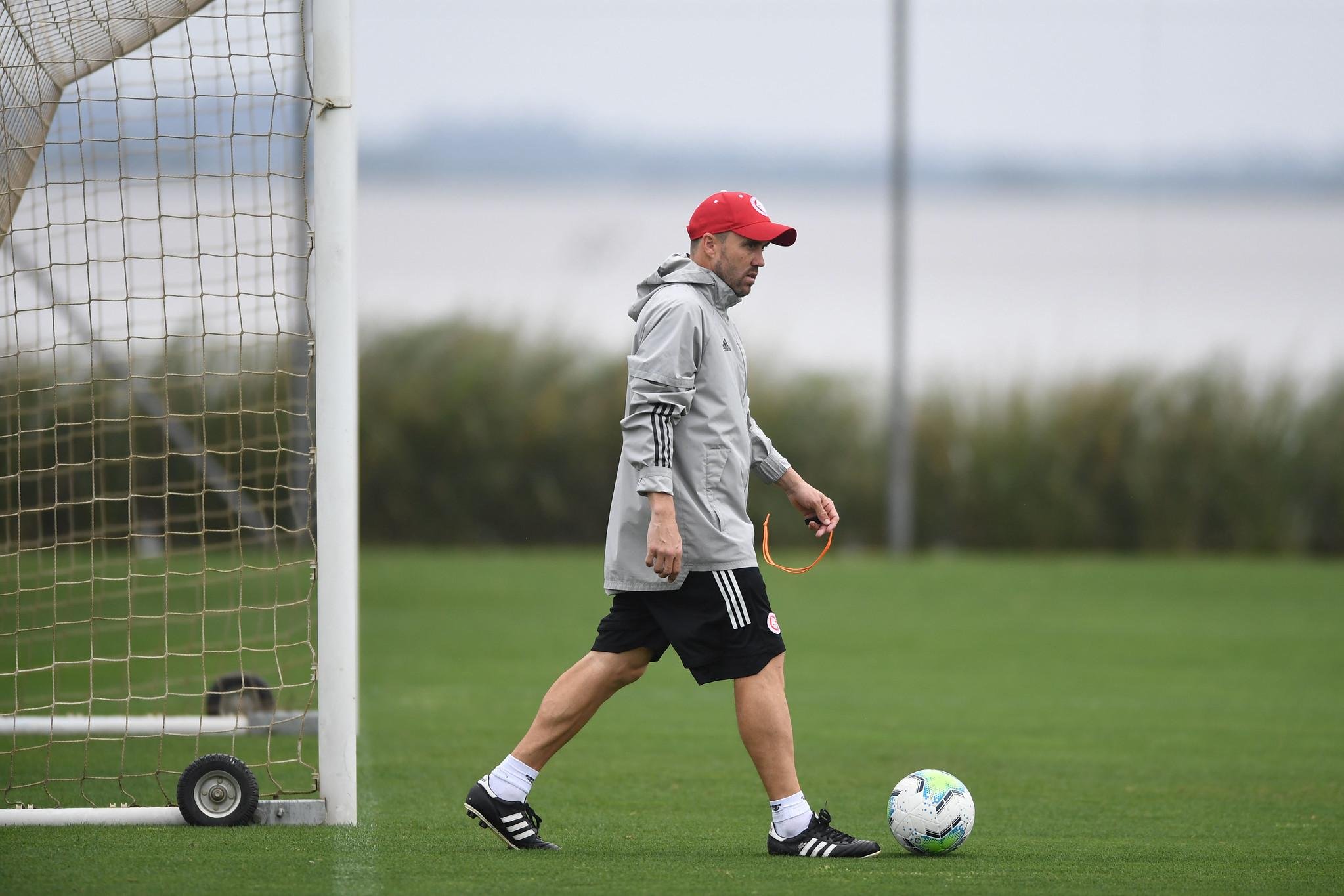 Eduardo Coudet deve colocar time alternativo em campo para duelo contra o Atl&eacute;tico-GO