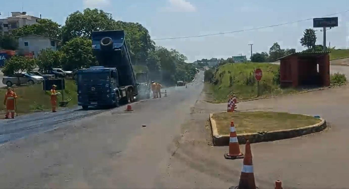 A rodovia federal recebe melhorias em pontos mais cr&iacute;ticos