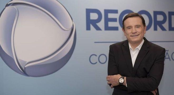 "Estou muito entusiasmado e acho que a gente vai fazer um grande trabalho", diz Roberto Cabrini