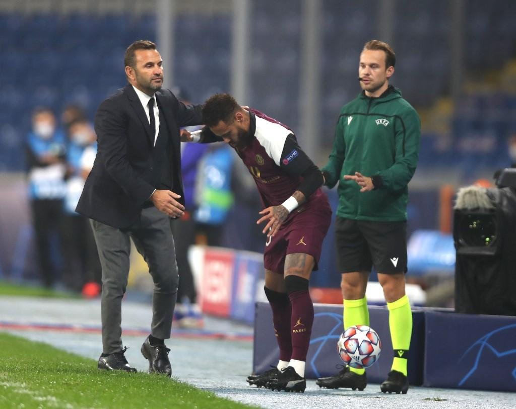 Jogador brasileiro pediu para ser substitu&iacute;do logo em seguida