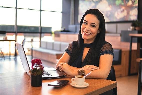 Larissa Moraes &eacute; mentora de empreendedores