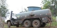Caminhões-pipa transportam água para moradores do interior do município