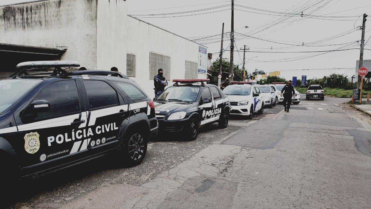 Os policiais civis e militares cumpriram 16 ordens judiciais em Cachoeirinha