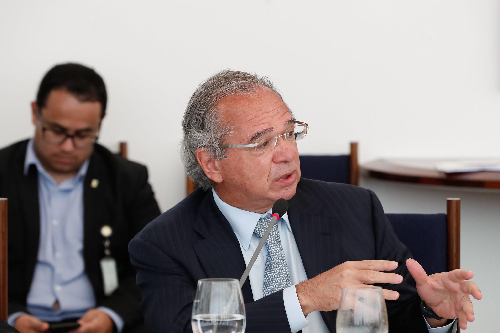 Guedes participa de comiss&atilde;o mista no Congresso