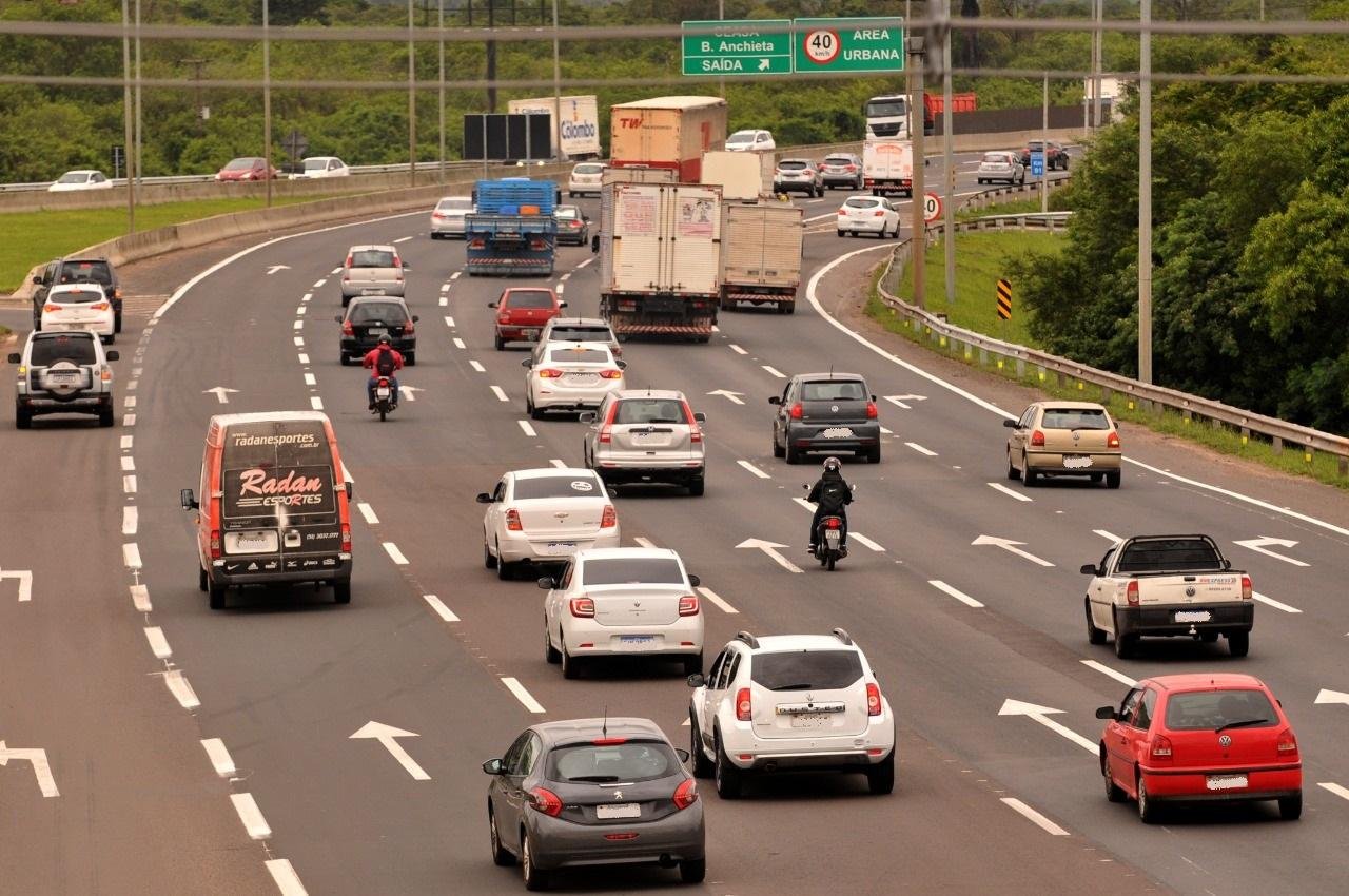 Movimento nas estradas deve ser intenso no final da tarde desta sexta-feira