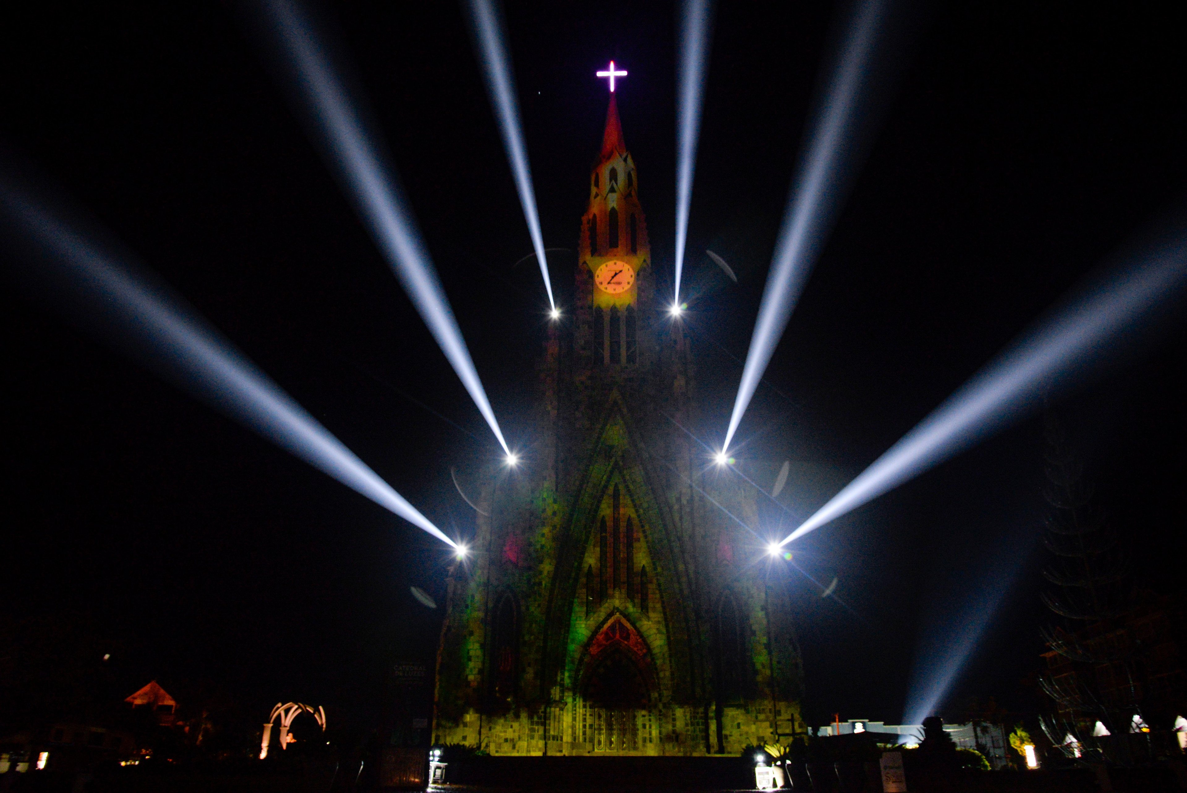 Espet&aacute;culos Vida e A F&aacute;brica de Sonhos, que come&ccedil;ariam nesta sexta-feira, na Catedral de Pedra, foram suspensos