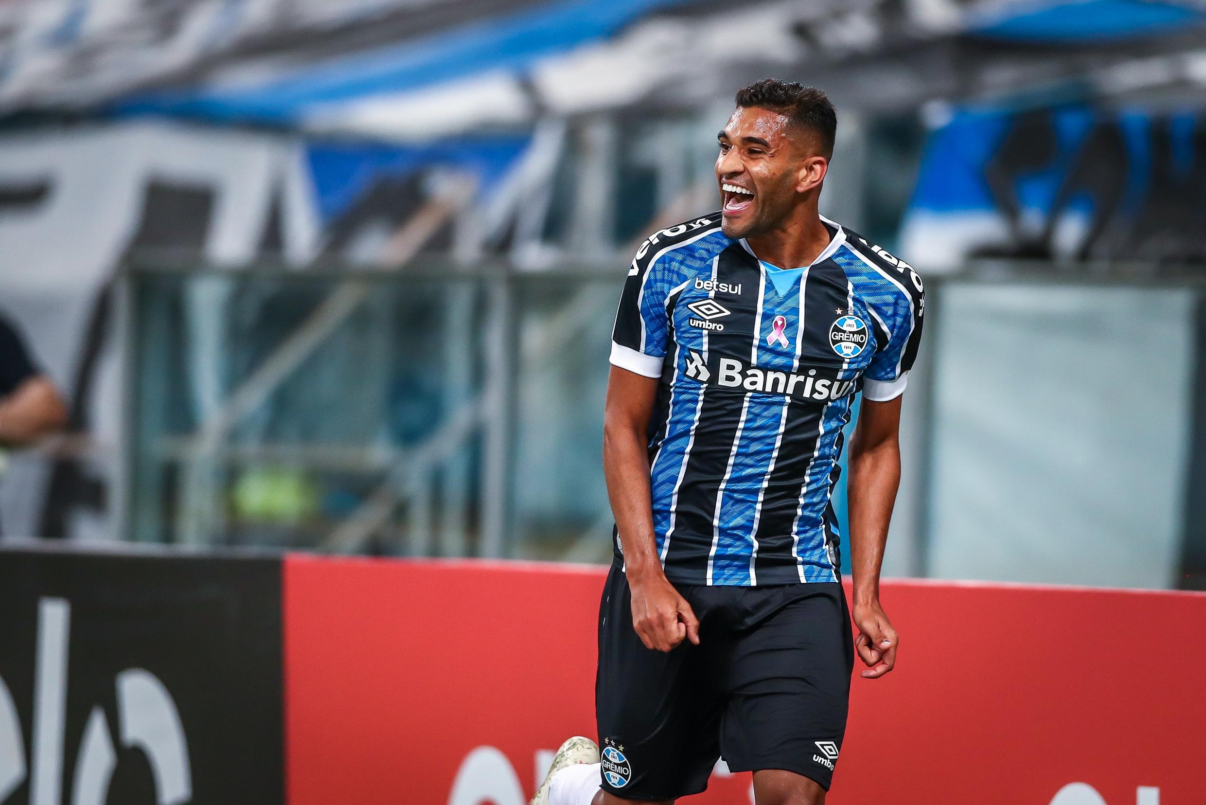 Meia-atacante marcou o gol da vit&oacute;ria na partida contra o Juventude