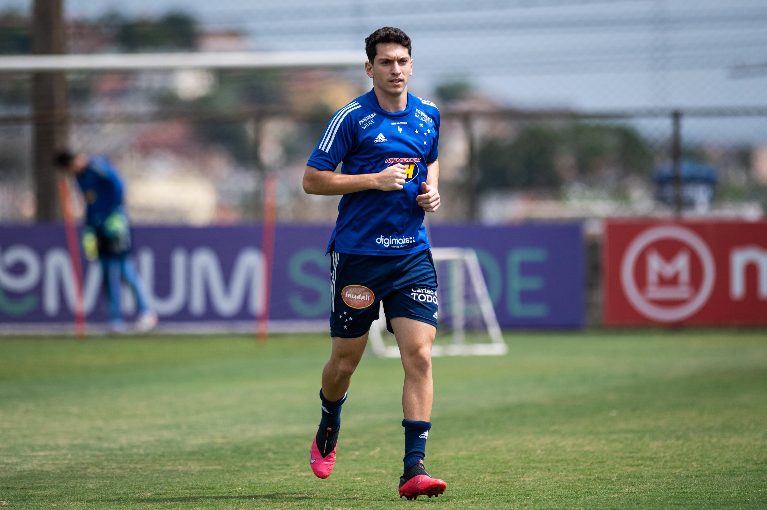 Maur&iacute;cio, 19 anos, atua no time do Cruzeiro e na sele&ccedil;&atilde;o brasileira sub-20