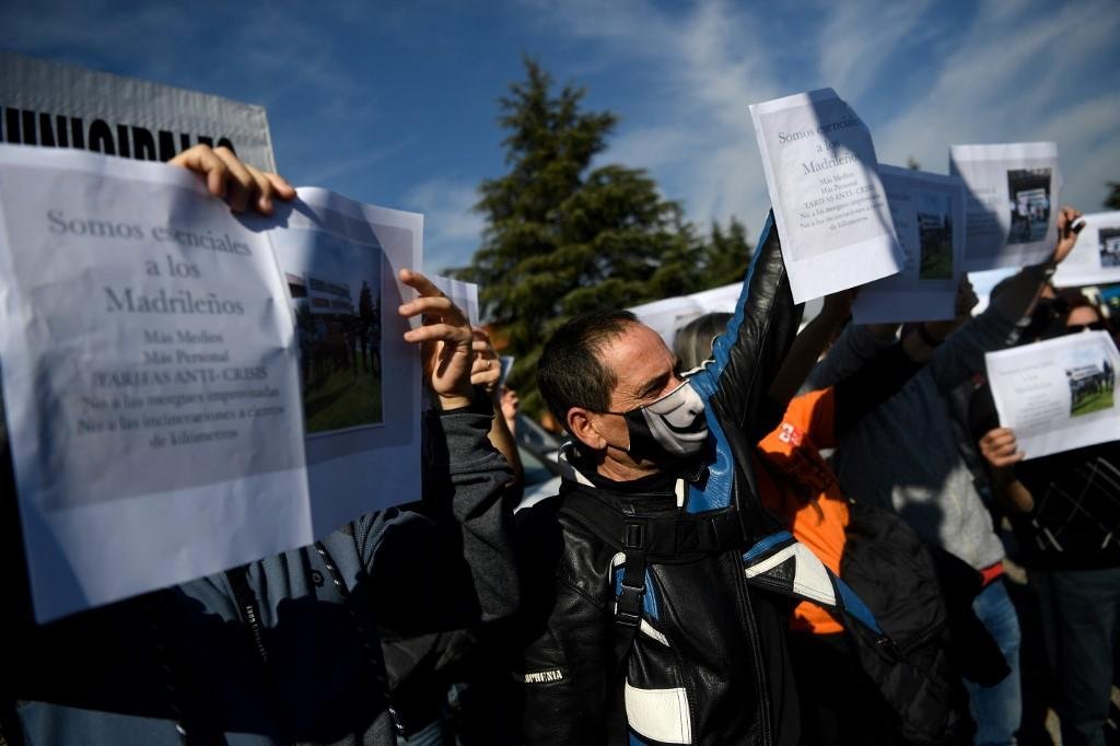 Grupo protestava contra impedimento aos deslocamentos e aglomera&ccedil;&otilde;es durante o feriado de Todos os Santos