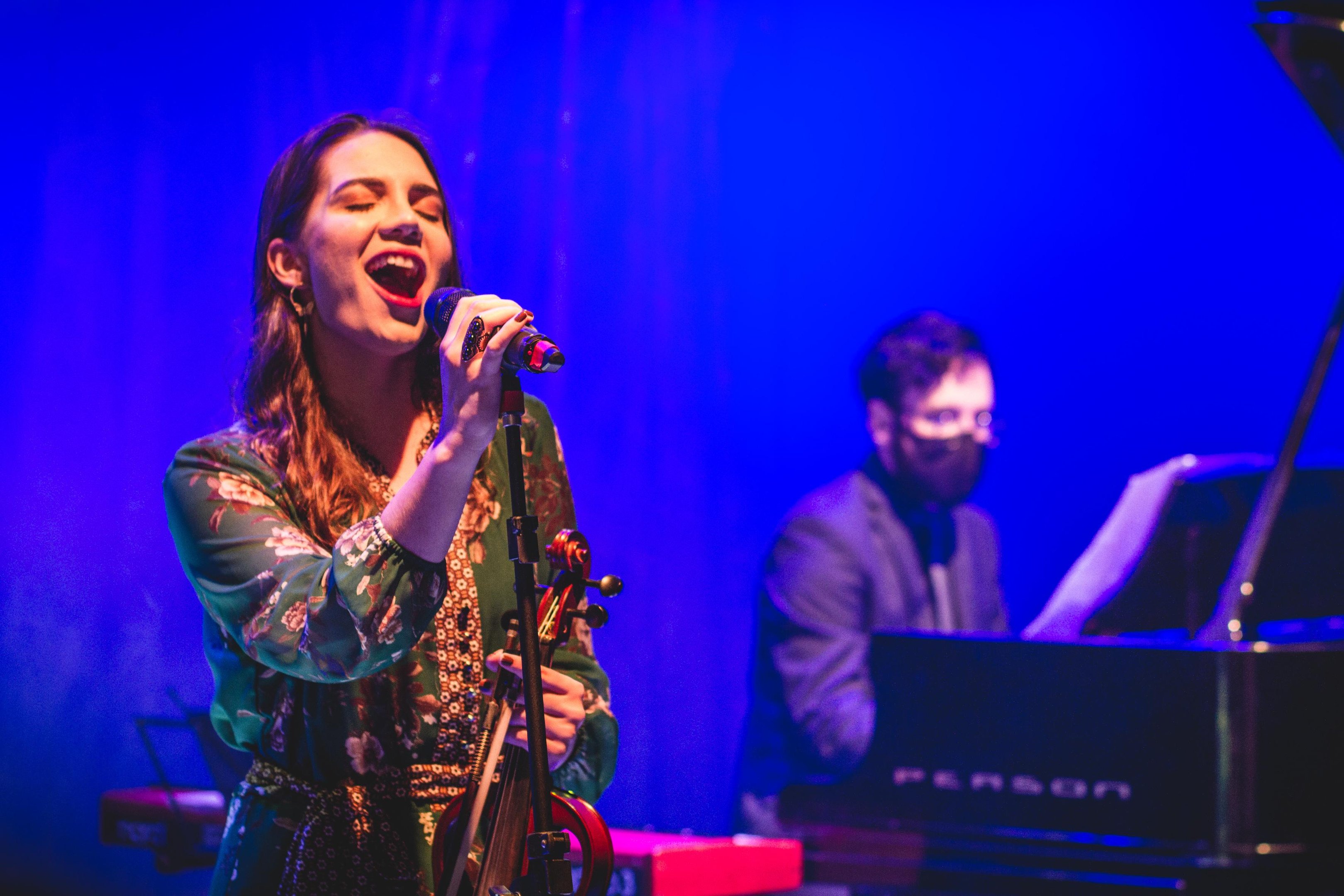 J&uacute;lia Reis foi a melhor entre dez concorrentes em etapa estadual transmitida pela internet, TVE e FM Cultura