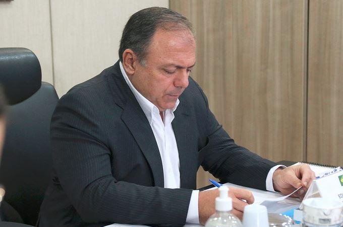 Ministro tinha se habituado a participar de eventos sem m&aacute;scara