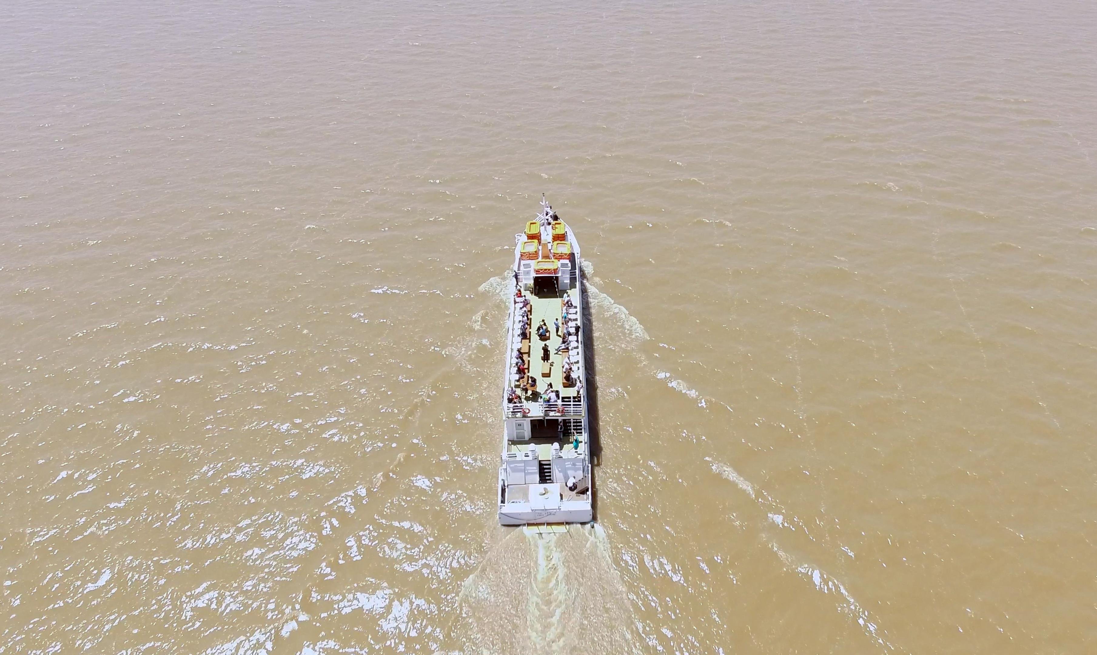 Barco Cisne Branco ter&aacute; passeios regulares &agrave;s 15h, 16h30min e 18h de segunda a sexta