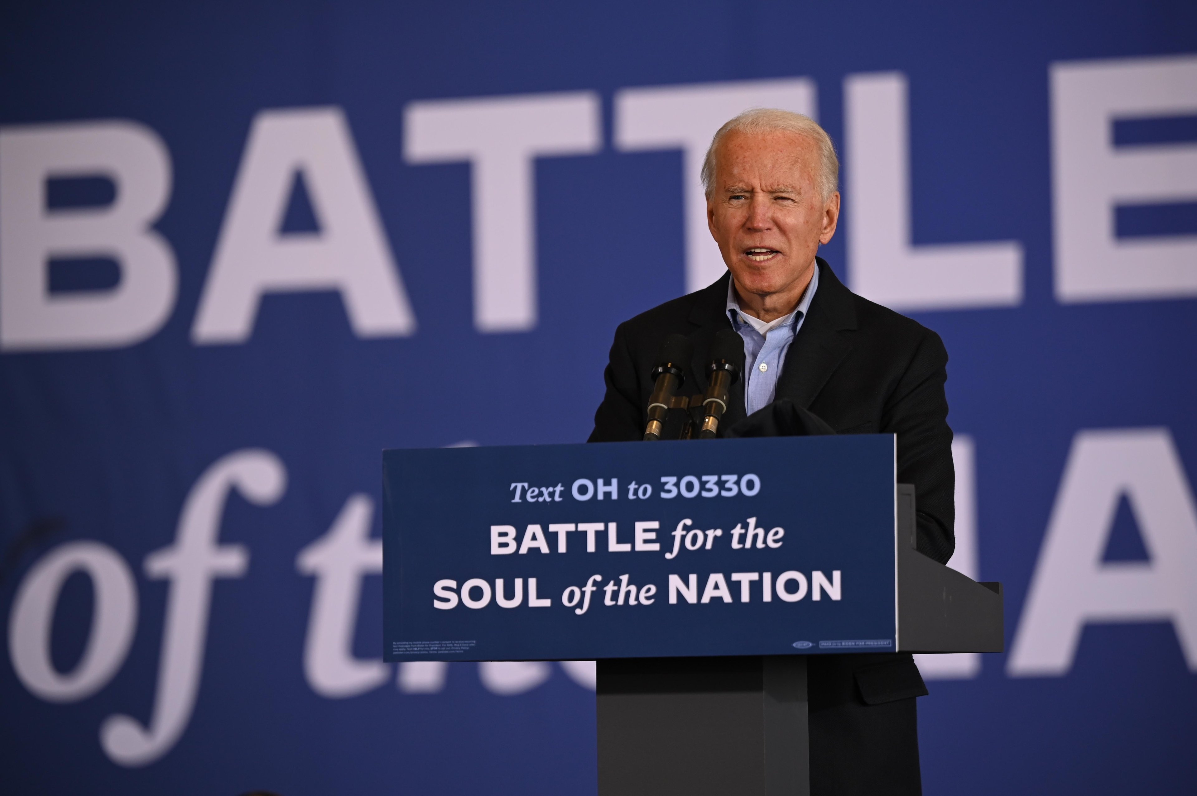 "Chega de caos! Chega de tu&iacute;tes, da raiva, do &oacute;dio", disse Biden
