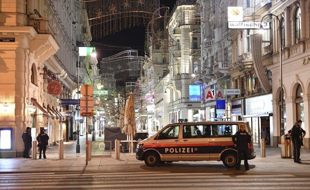 Poss&iacute;vel ataque terrorista em Viena deixou pelo menos dois mortos