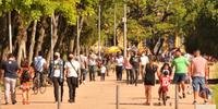 Parques de Porto Alegre tiveram grande movimento nesta segunda-feira