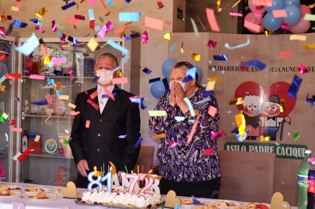 Da maneira poss&iacute;vel, Luci e Assis festejaram anivers&aacute;rio no Asilo Padre Cacique