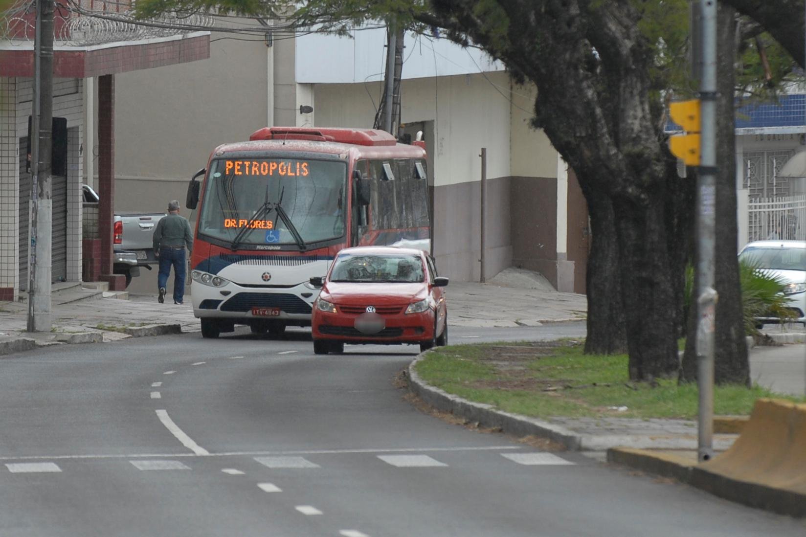 Pedido ocorreu ap&oacute;s motorista de lota&ccedil;&atilde;o ser flagrado por usu&aacute;rios sem o uso de m&aacute;scara