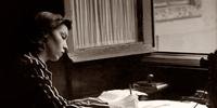 A escritora Clarice Lispector faria 100 anos se viva fosse
