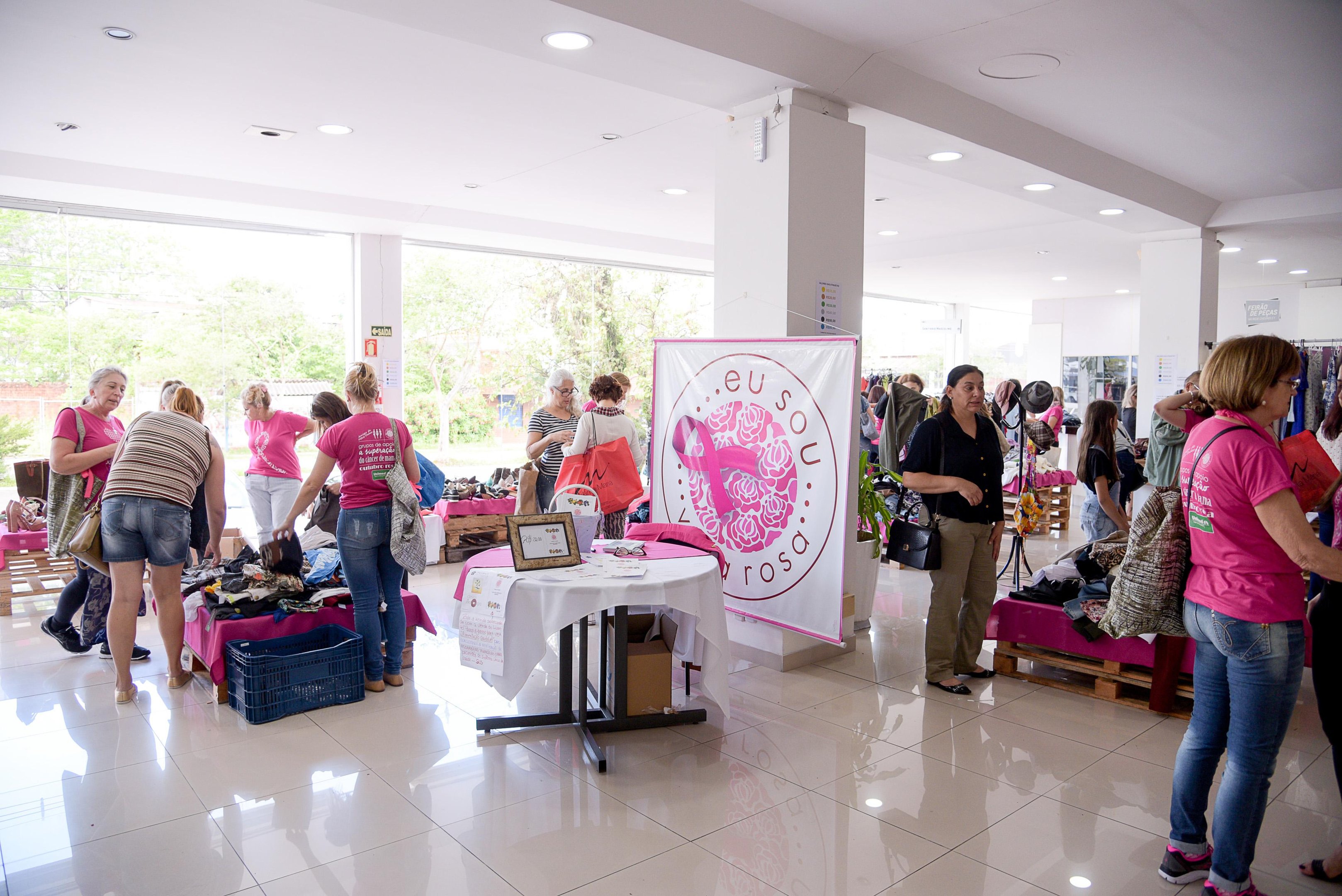 O bazar comercializa pe&ccedil;as de roupas, cal&ccedil;ados e acess&oacute;rios femininos, infantis e masculinos