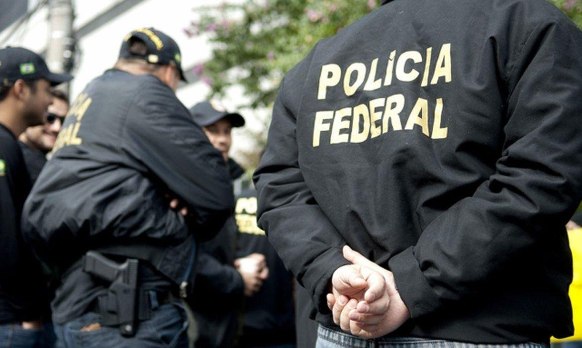 Pol&iacute;cia Federal prende homem que transportava 50 quilos de coca&iacute;na