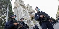 Agressor da igreja de Nice que matou brasileira é transferido para Paris