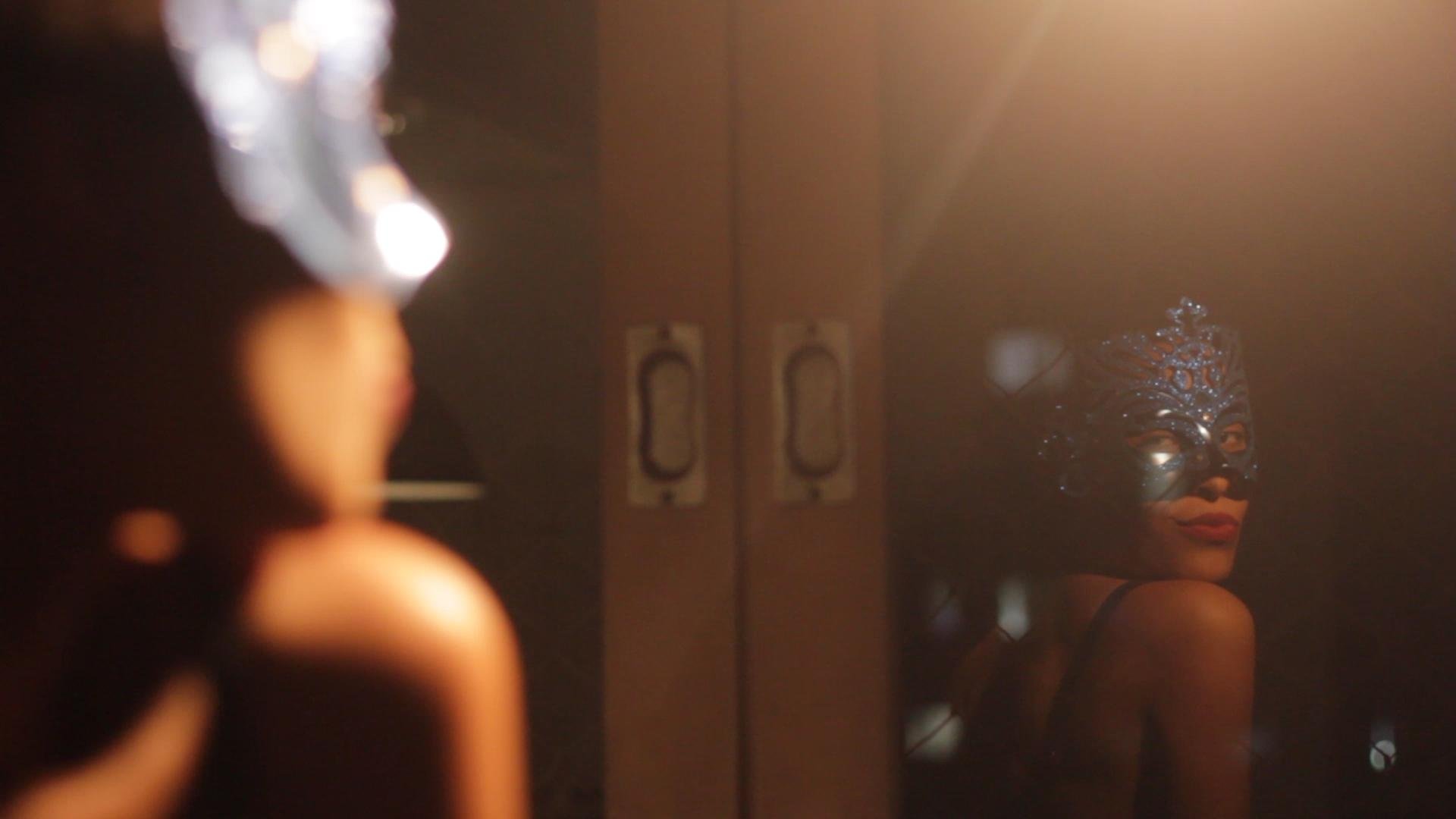Atriz e carnavelesca Kaya Rodrigues comp&ocirc;s &ldquo;Novo Baile&rdquo; com Thays Prado