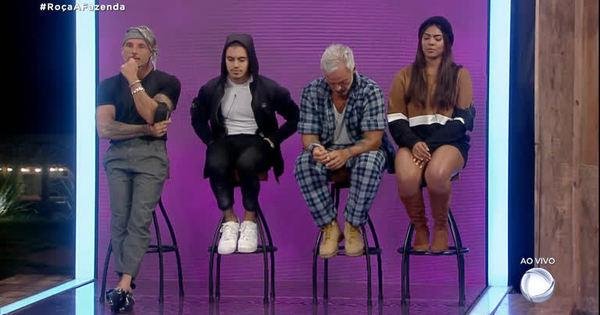 Juliano, Biel, Mateus e Tays ocupavam os banquinhos na forma&ccedil;&atilde;o da Ro&ccedil;a