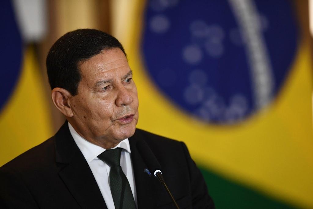 Mour&atilde;o disse que o governo brasileiro espera o final do processo eleitoral americano para se pronunciar