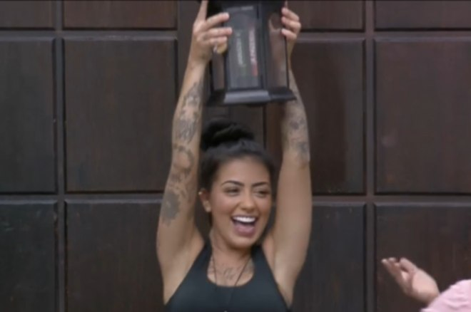 Mirella venceu a disputa e levou o Lampi&atilde;o do Poder pela primeira vez